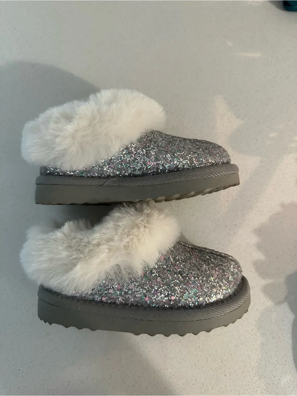 Cat & Jack Girls Silver Glitter Faux Fur Slippers